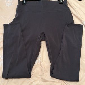 Fabletics Motion 360 seamless high waisted leggings size large in grey